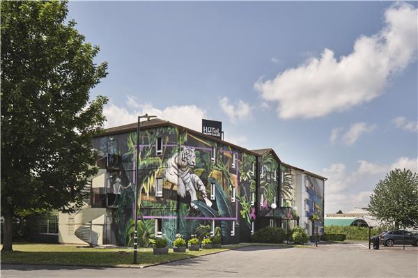 On-Site,Outdoor/Exterior,Exterior View of Building