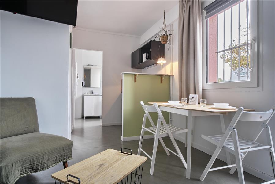 Guest Room,Guest Room Amenity,Kitchen/Kitchenette,On-Site