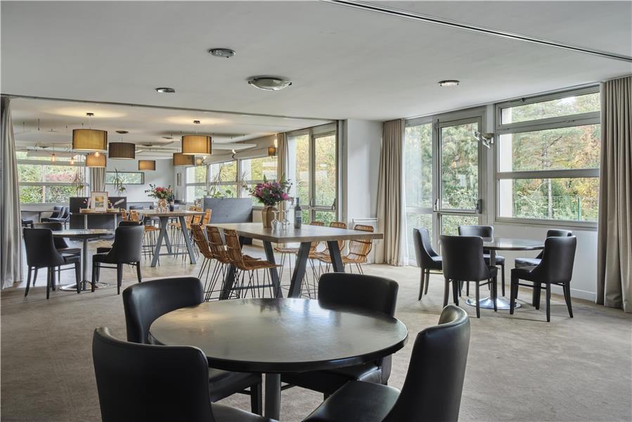 Dining,Dining Area,Restaurant,On-Site
