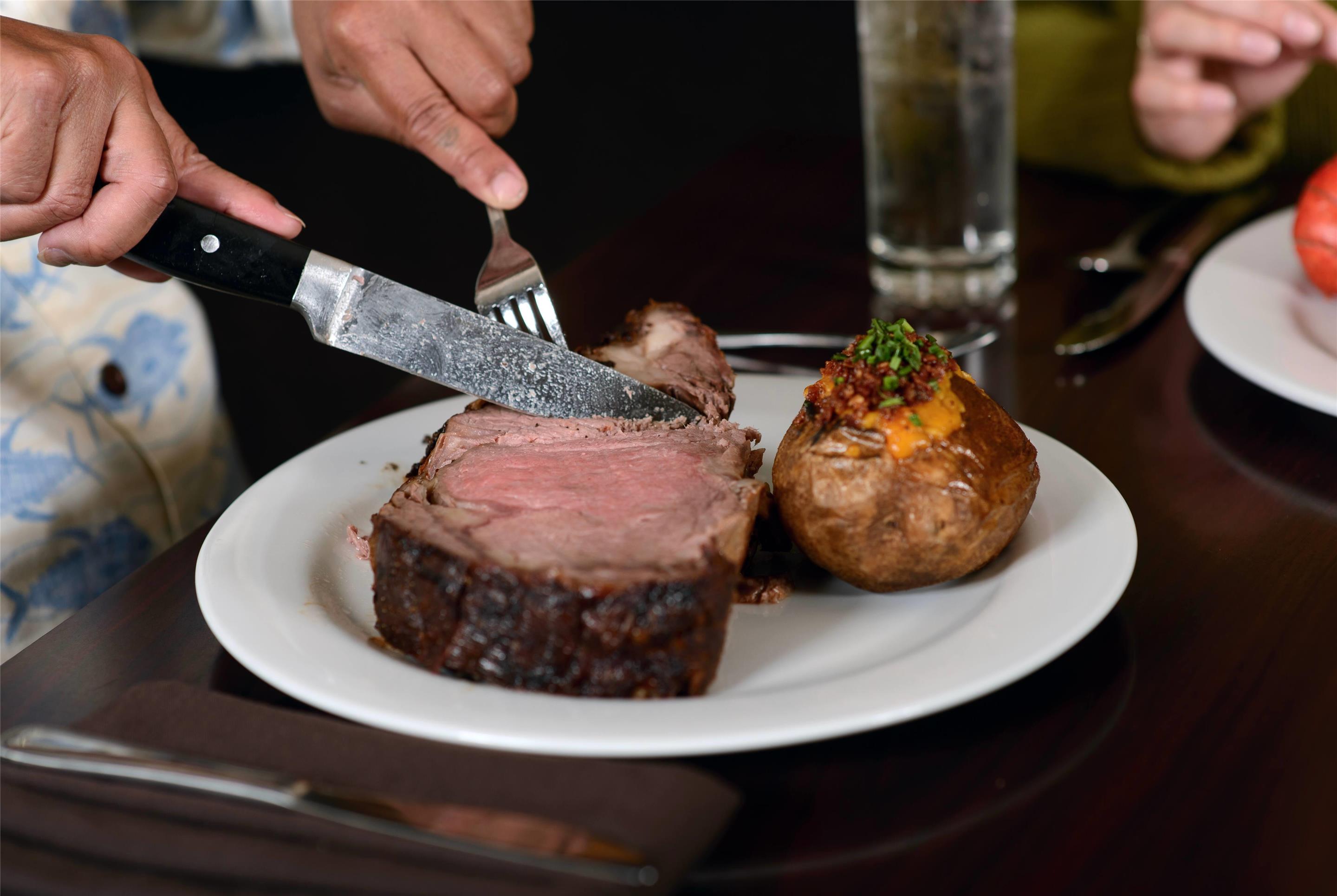 Restaurant | Hilo Hawaiian Hotel, Trademark Collection by Wyndham