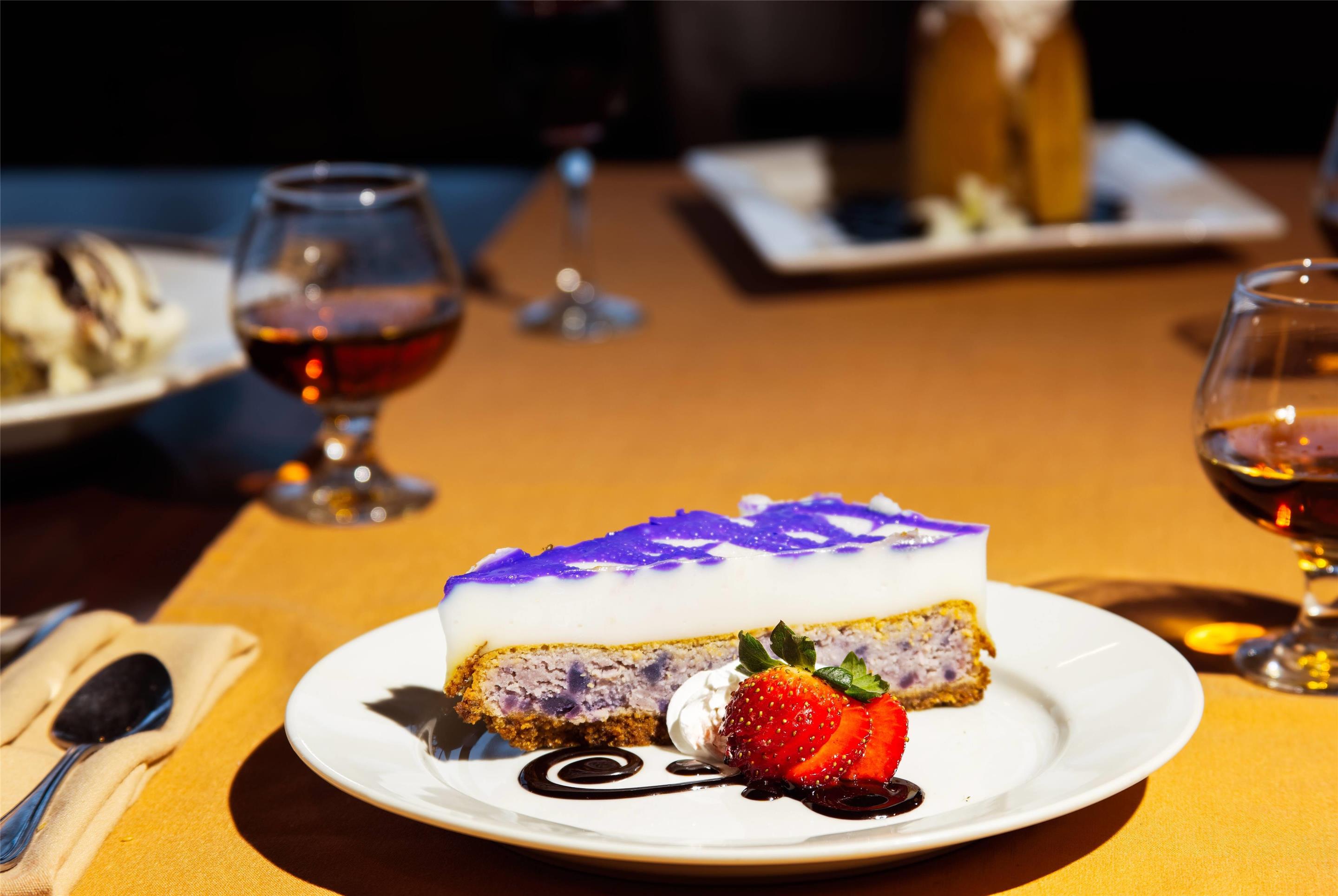 Restaurant | Hilo Hawaiian Hotel, Trademark Collection by Wyndham