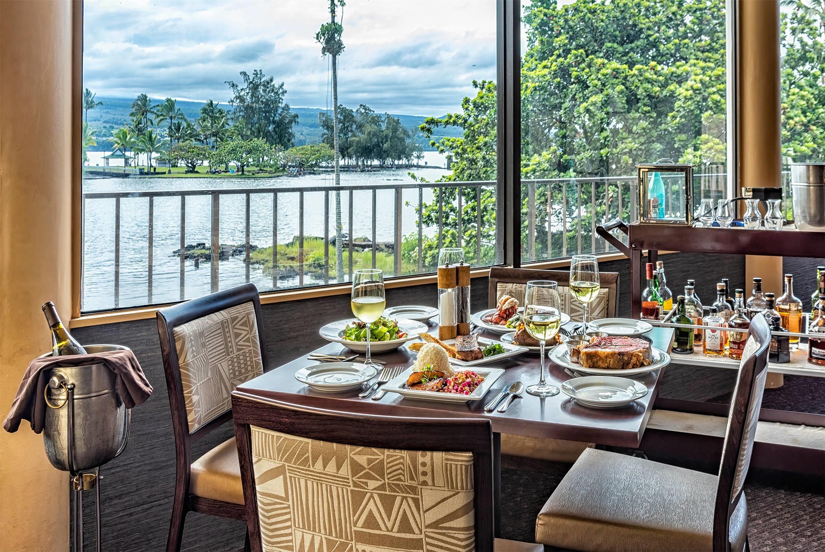 Restaurant | Hilo Hawaiian Hotel, Trademark Collection by Wyndham