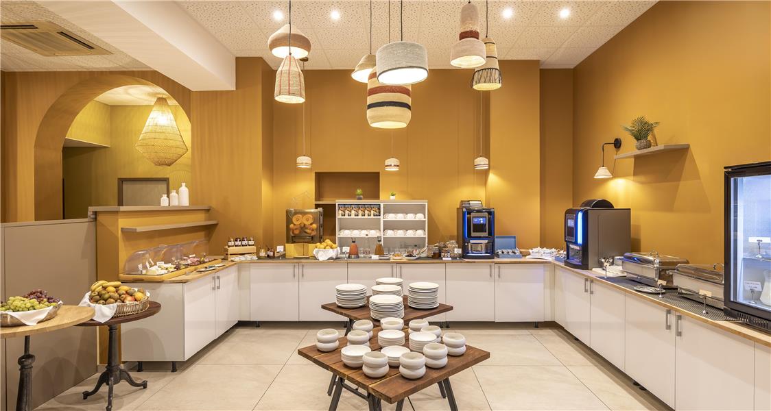 Dining,Dining Area,Restaurant,On-Site