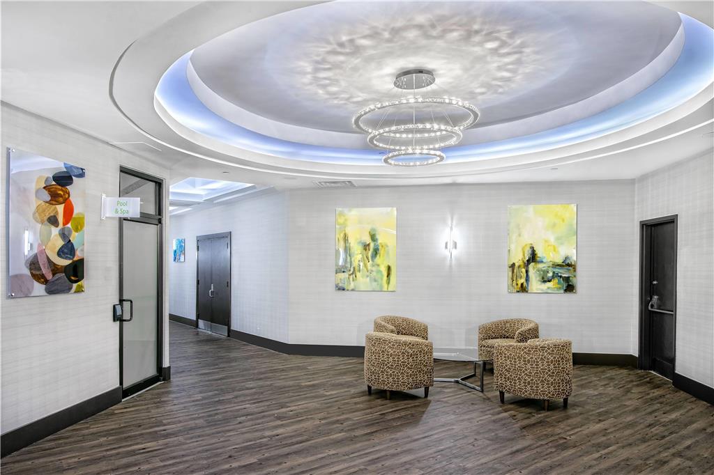 WYNDHAM HOUSTON SUGARLAND-guestroom-Sitting area,On-Site.jpg