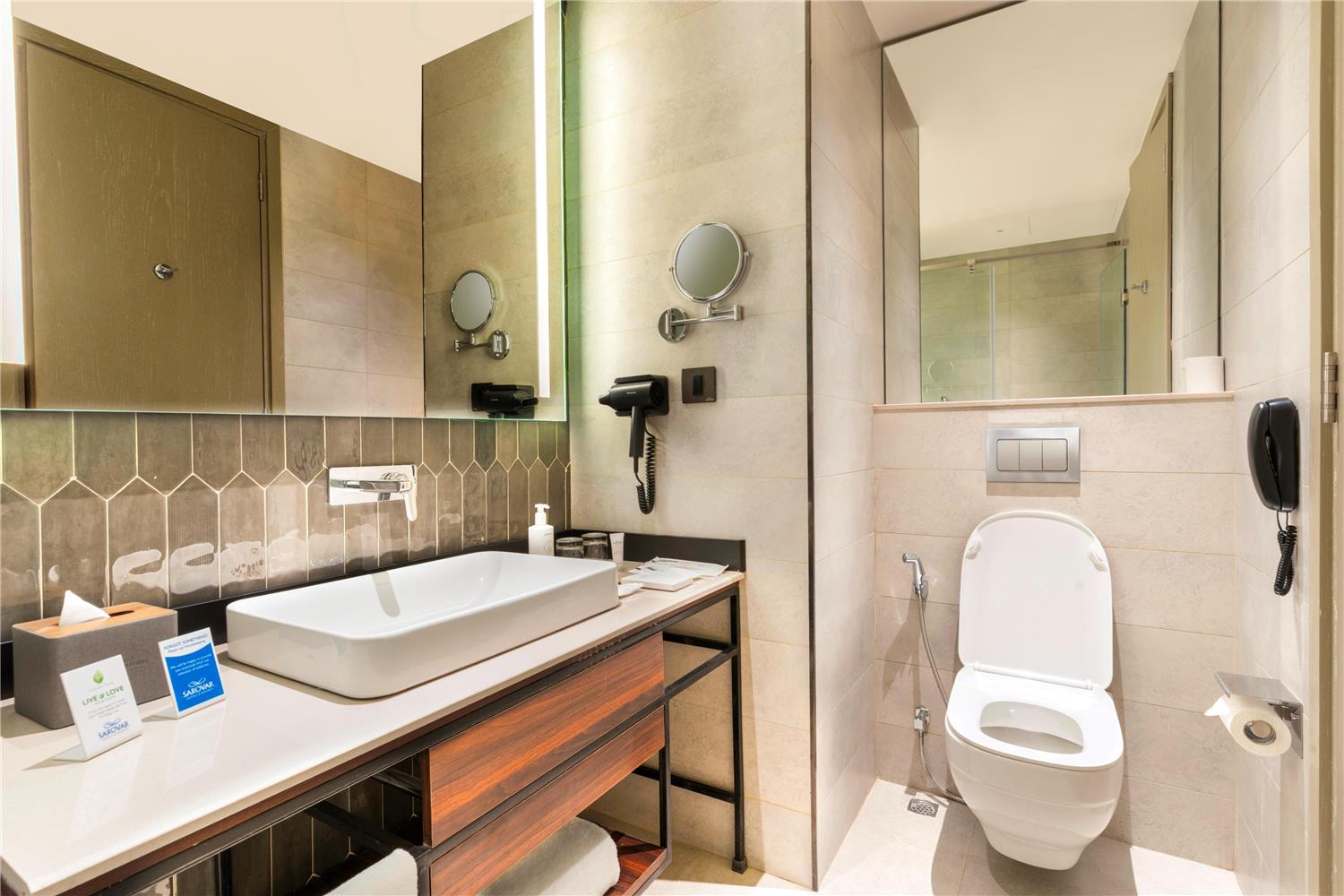 HOTEL SAROVAR PREMIERE ALWAR - Washroom