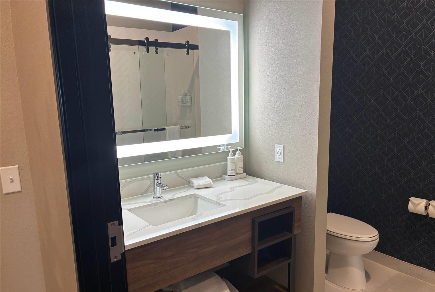 LA QUINTA INN & SUITES BY WYNDHAM A-guestroom-Guest Room,Bathroom,On-Site.jpg
