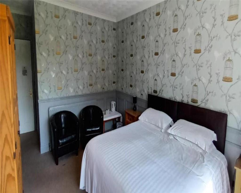 RIVERDALE HALL HOTEL-guestroom-Guest Room,On-Site.jpg