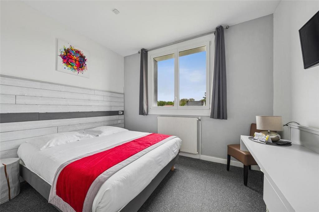 HOTEL RESTAURANT AKENA CAMIERS-guestroom-Guest Room,On-Site.jpg