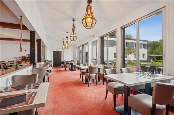 Dining,Dining Area,Restaurant,On-Site