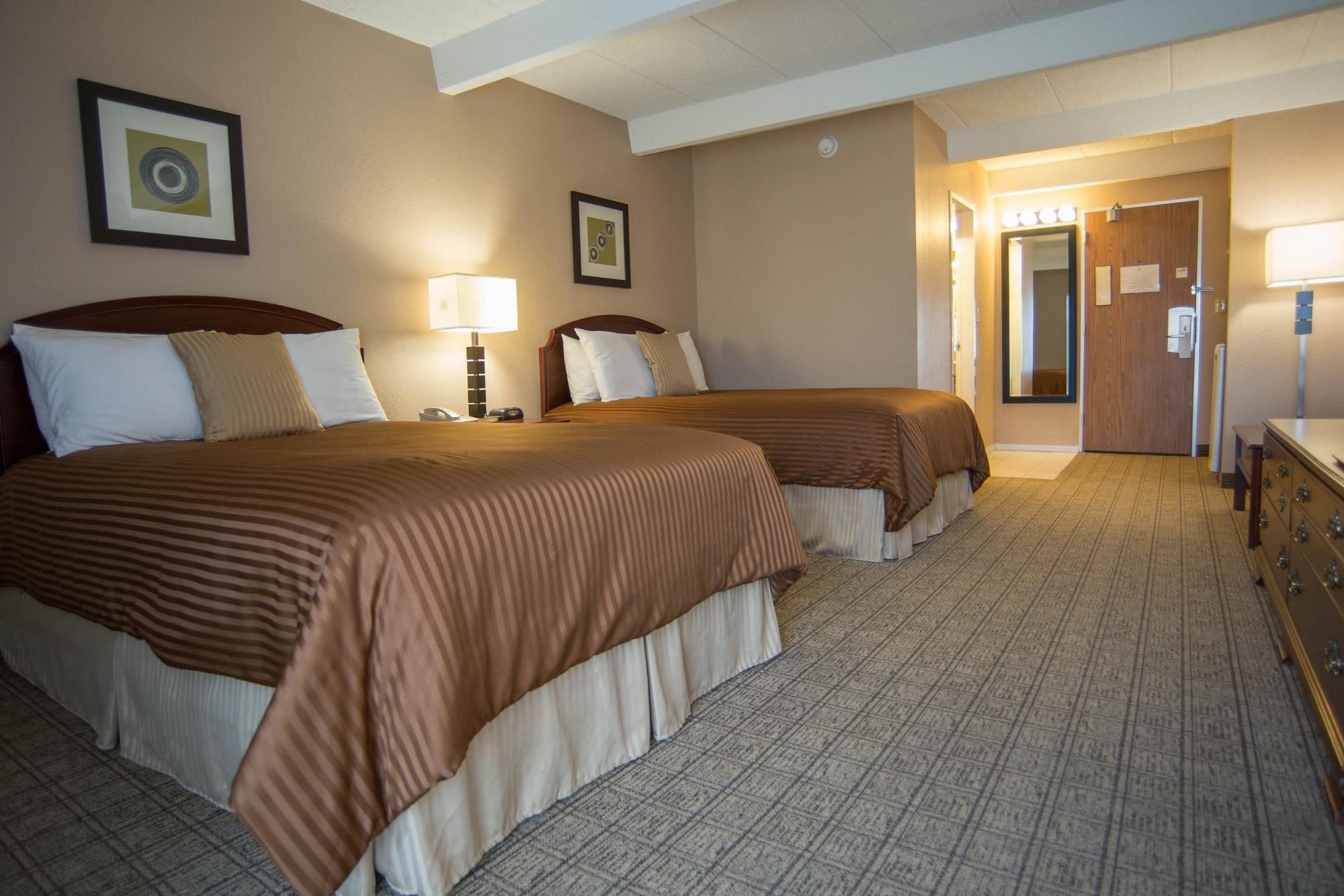 2 Queen Beds image