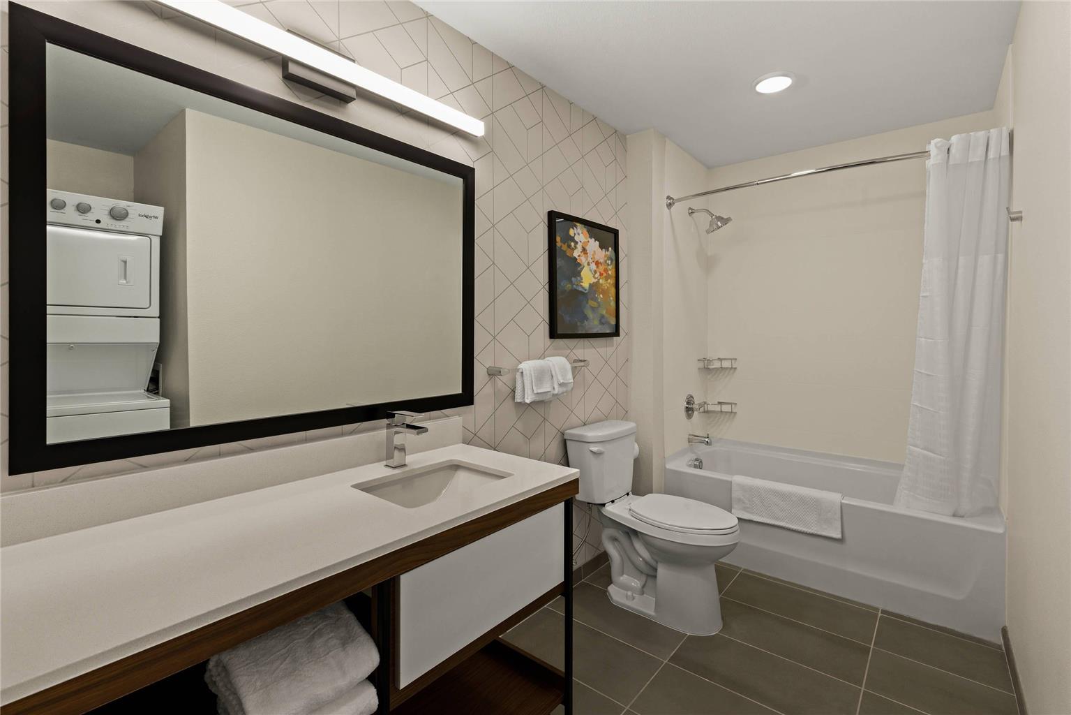 EVERHOME SUITES STOCKBRIDGE ATLANTA-guestroom-Guest Room,Bathroom,On-Site.jpg