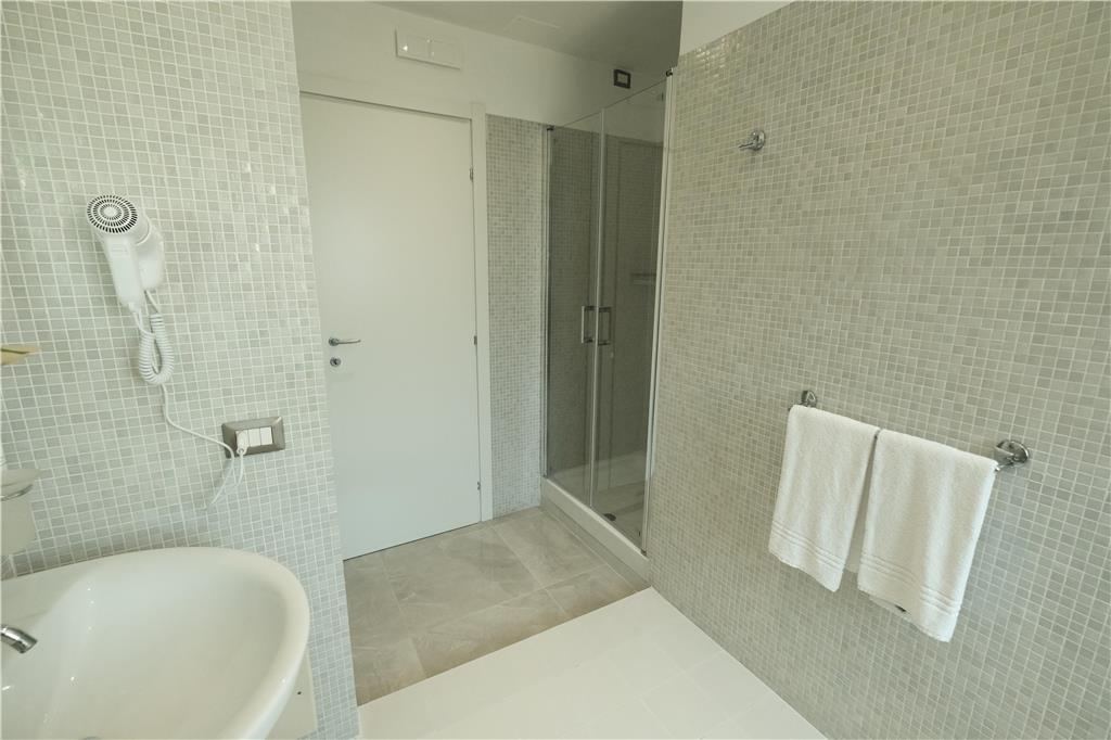 Best Western Grand Hotel Catanzaro-guestroom-Guest Room,Bathroom,On-Site.jpg