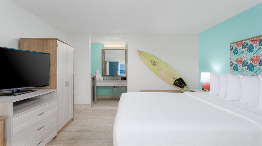 SURF AND SAND HOTEL-guestroom-Guest Room,On-Site.jpg