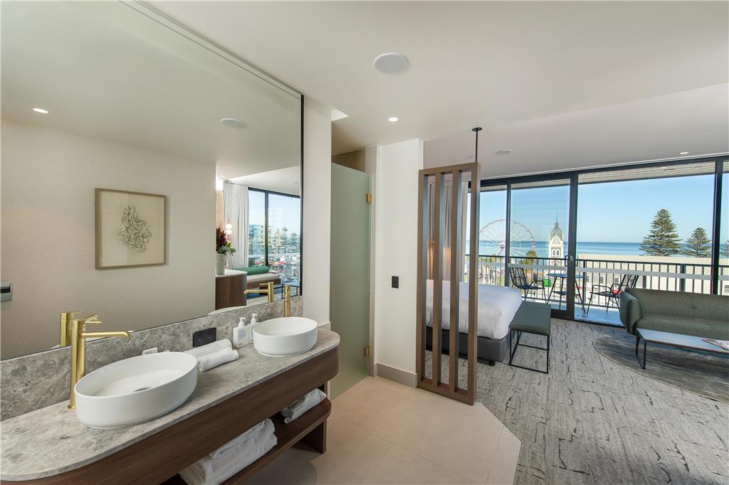 THE GEORGE GLENELG-guestroom-Guest Room,Suite,On-Site.jpg