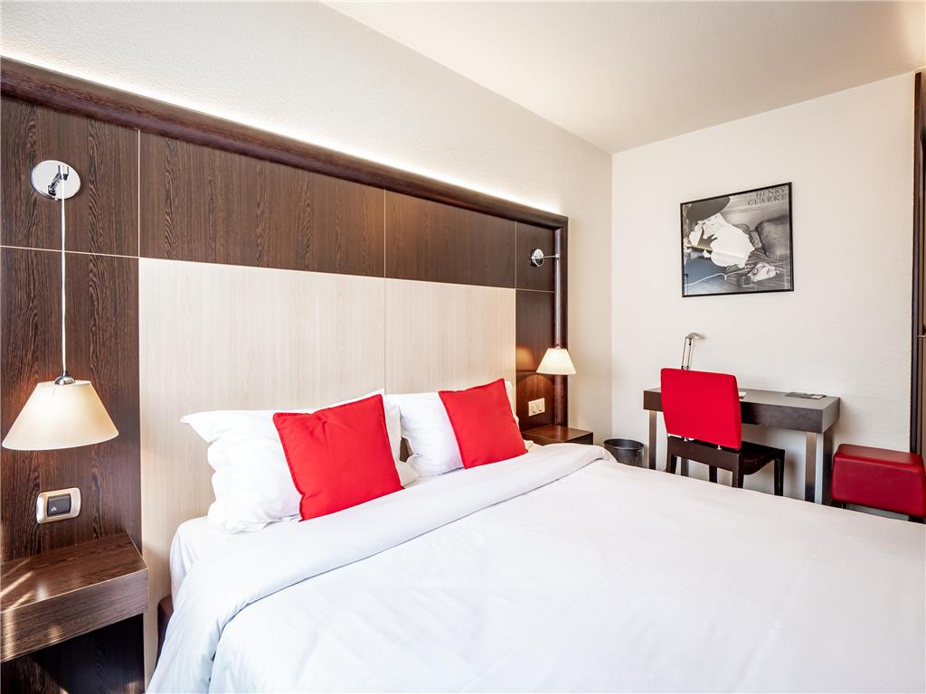 DE BONLIEU-guestroom-Guest Room,On-Site.jpg