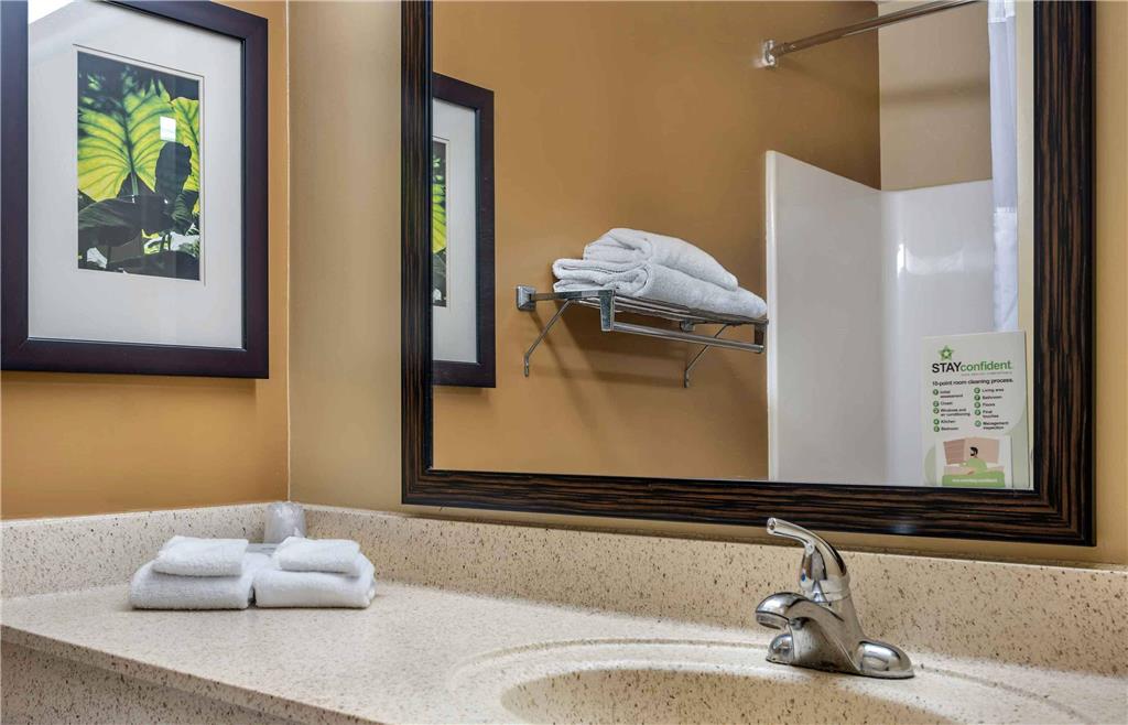 SUBURBAN STUDIOS EXTON - PHILADELPH-guestroom-Guest Room,Bathroom,On-Site.jpg