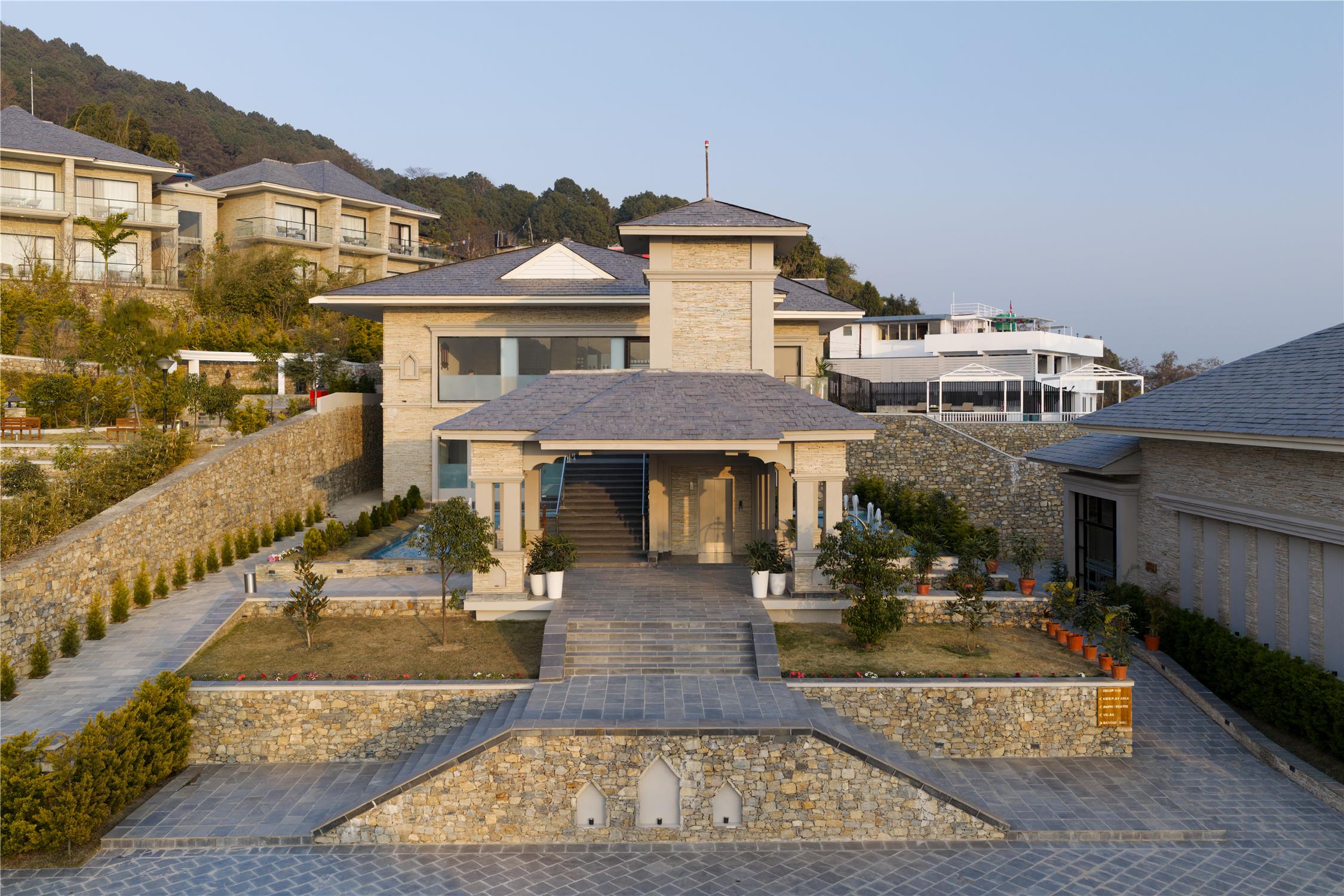HOTEL ROYAL TULIP KATHMANDU SHIVAPURI NATIONAL PARK - Facade
