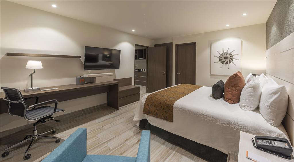 REAL INN CELAYA-guestroom-Guest Room,Suite,On-Site.jpg