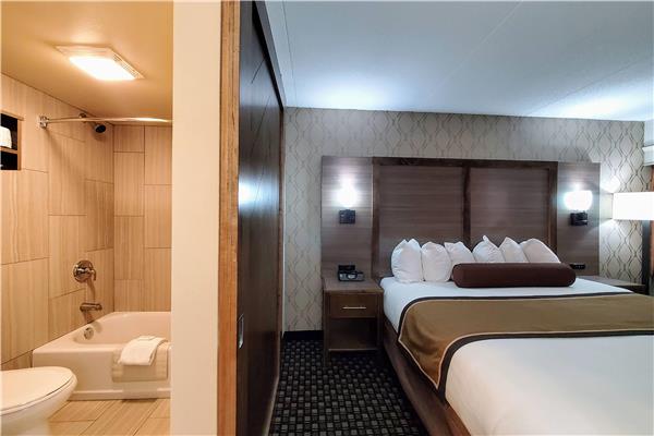 1 King Bed, Executive Suite, Non-Smoking