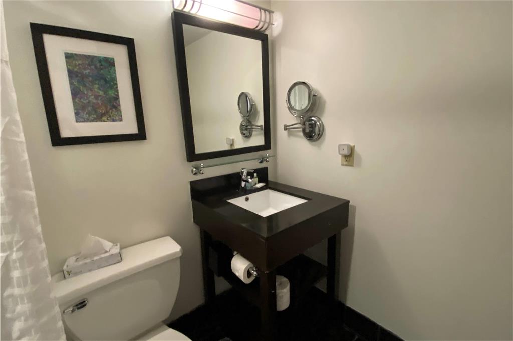 TRYP BY WYNDHAM NEW ORLEANS AIRPORT-guestroom-Guest Room,Bathroom,On-Site.jpg