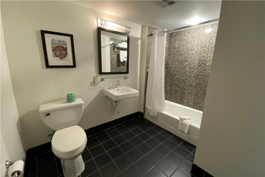 Bathroom,Suite,On-Site