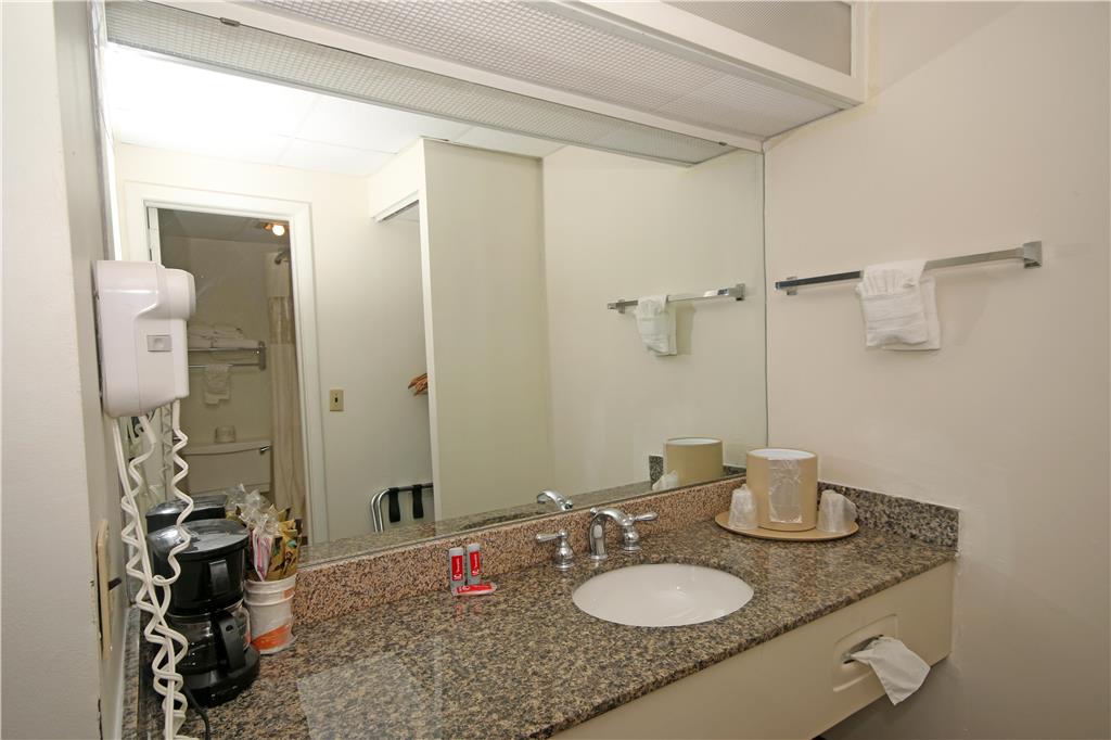Knights Inn Pilot Mountain-guestroom-Guest Room,Bathroom,On-Site.jpg