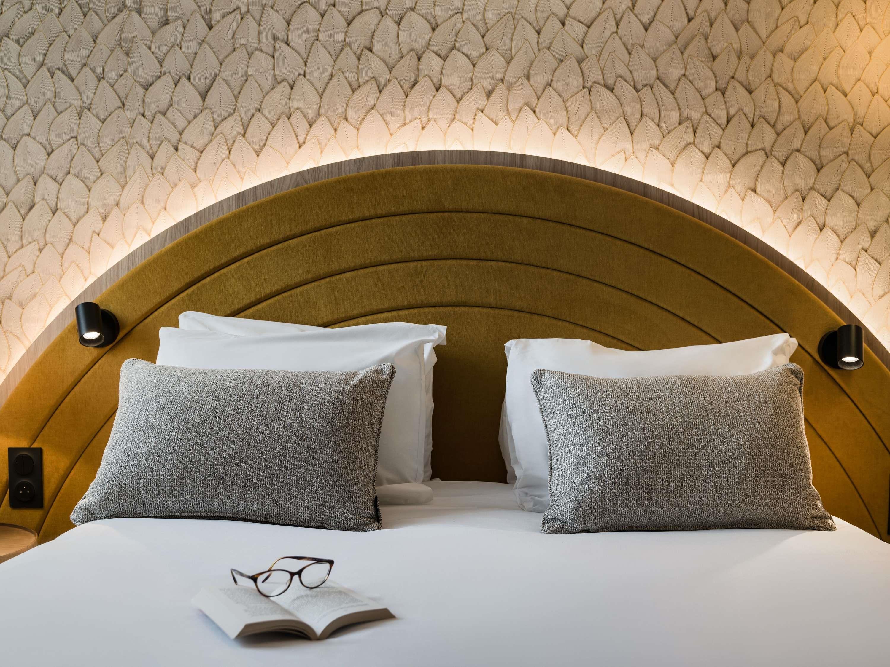 Mercure Chartres Est Room Type - Classic Room - 1 queen-size bed