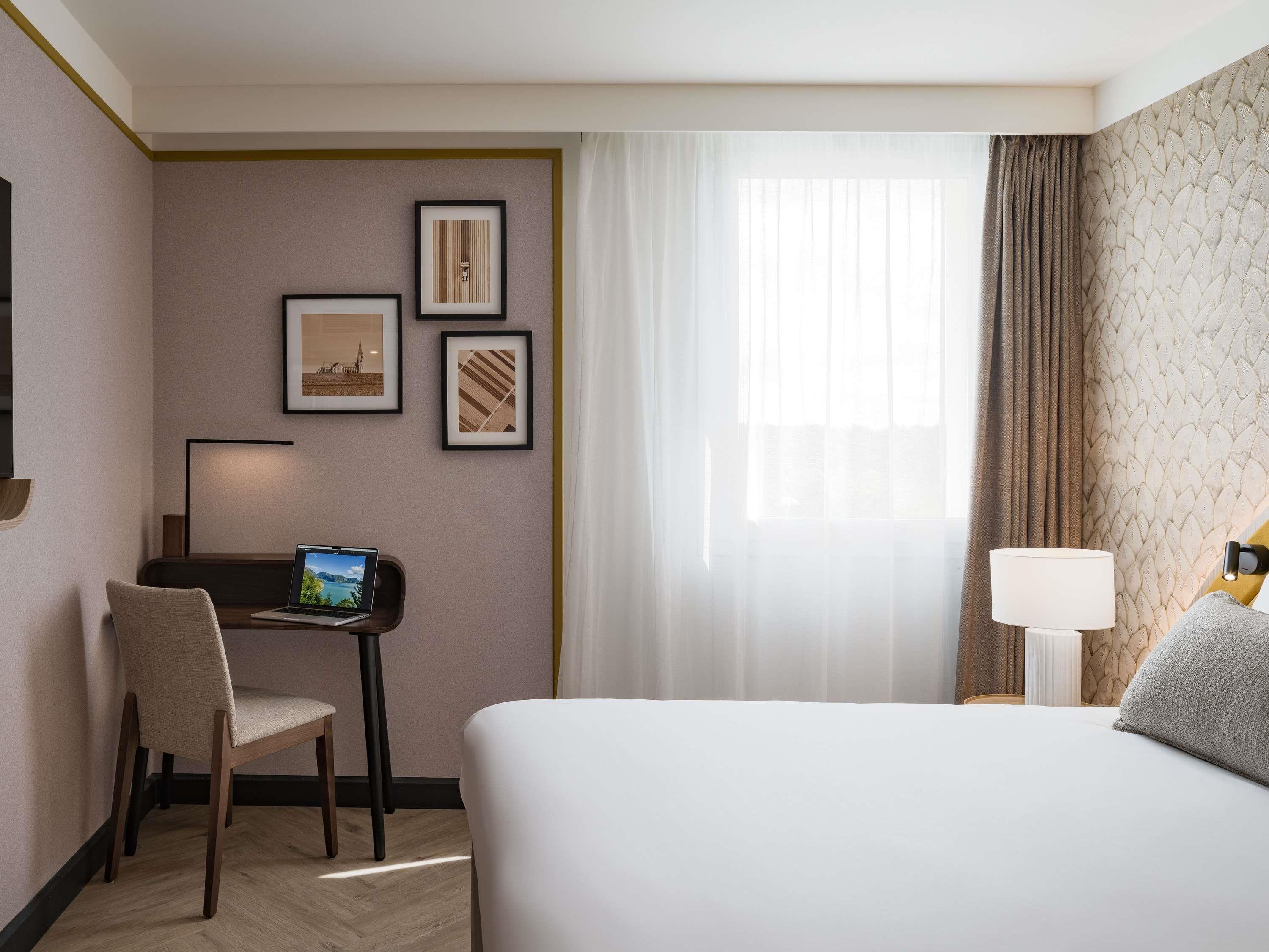 Mercure Chartres Est Room Type - Privilege Room - 1 double bed and 1 single sofa bed
