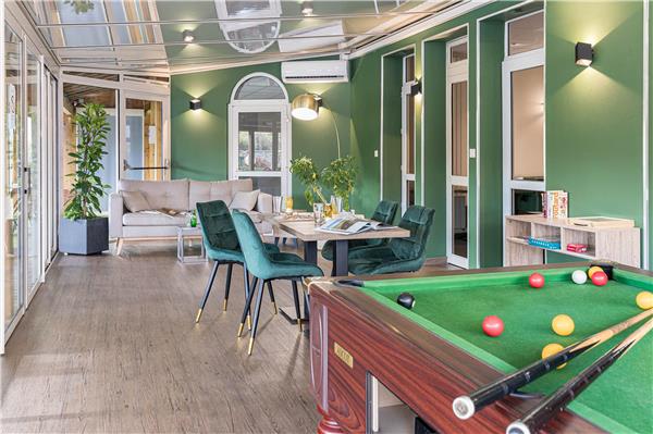 On-Site,Bar/Lounge