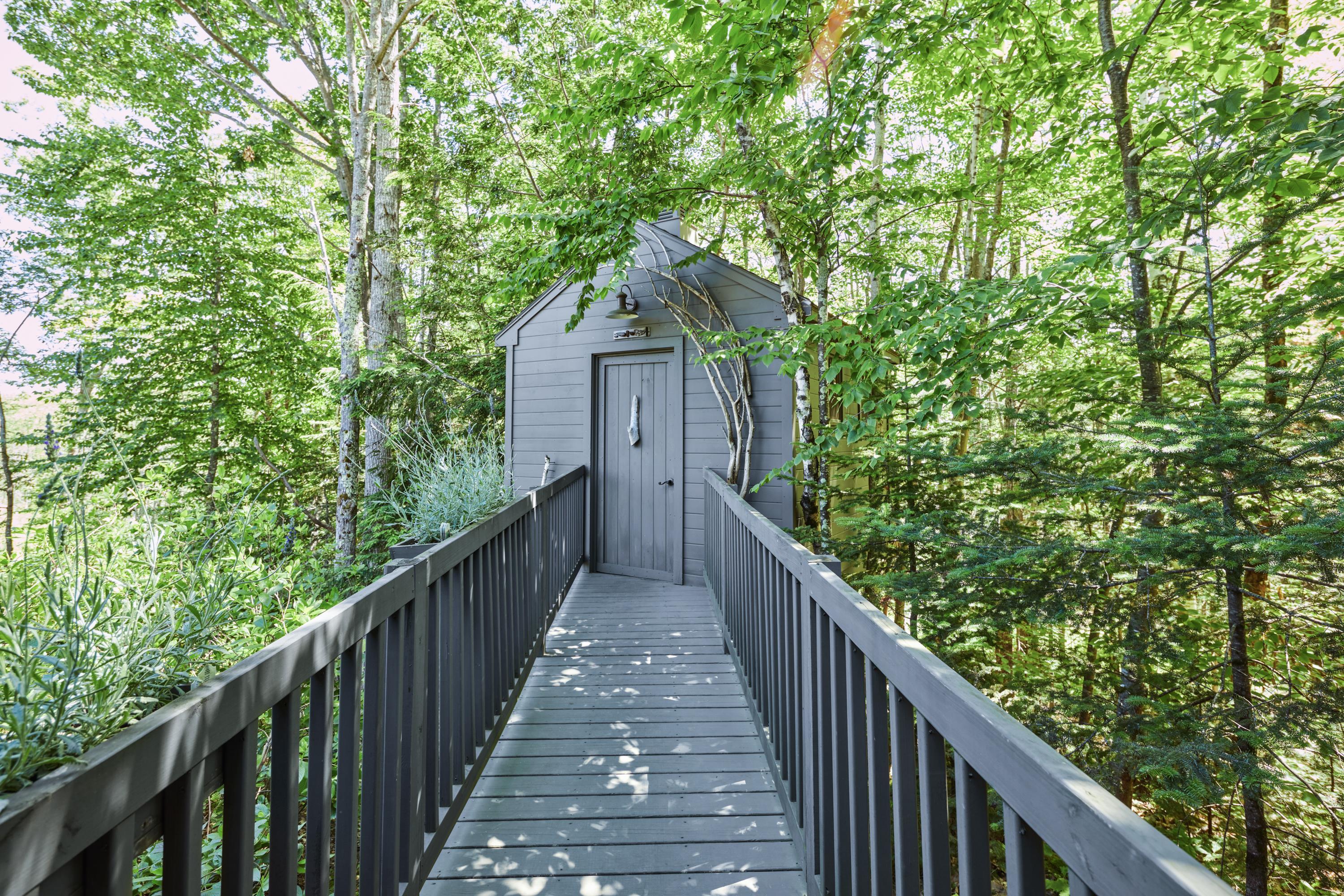 Tree House Spa | Hidden Pond