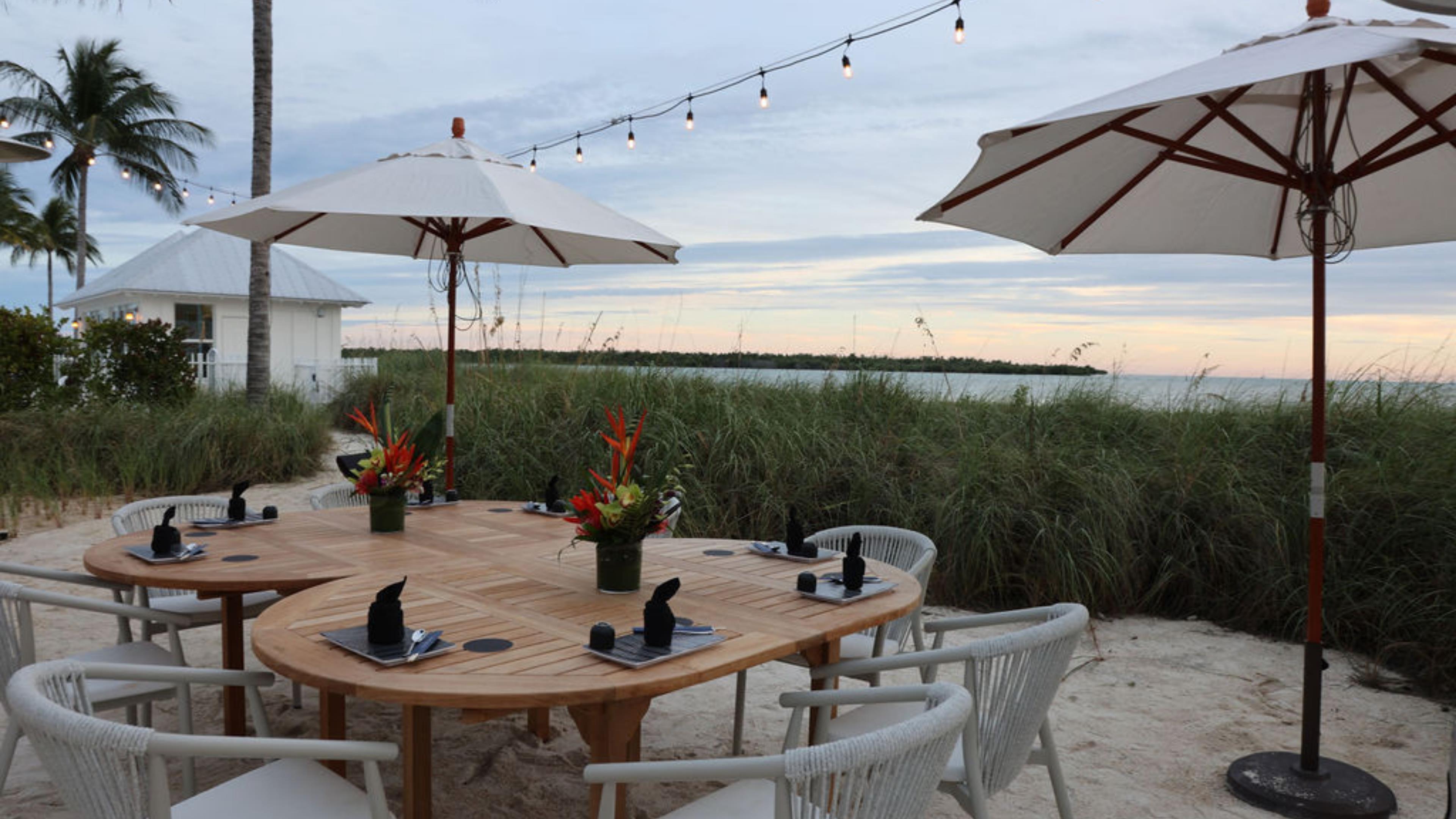 Dining Sushi Cabana Table