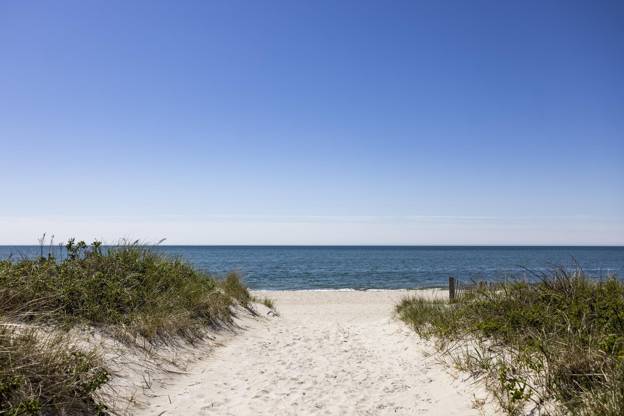 Resort Beach | Red Jacket Beach Resort