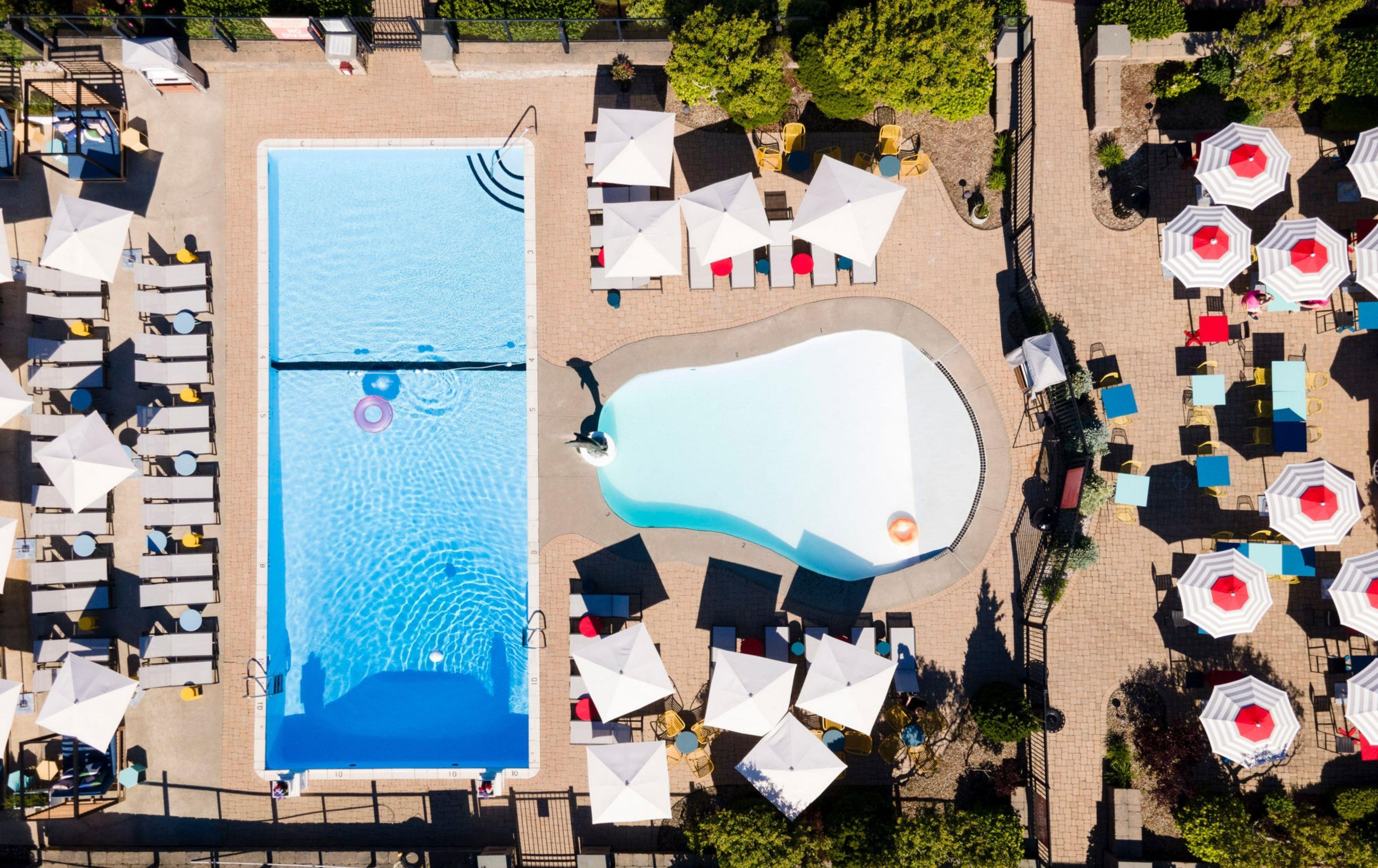 Outdoor Pool | Red Jacket Beach Resort