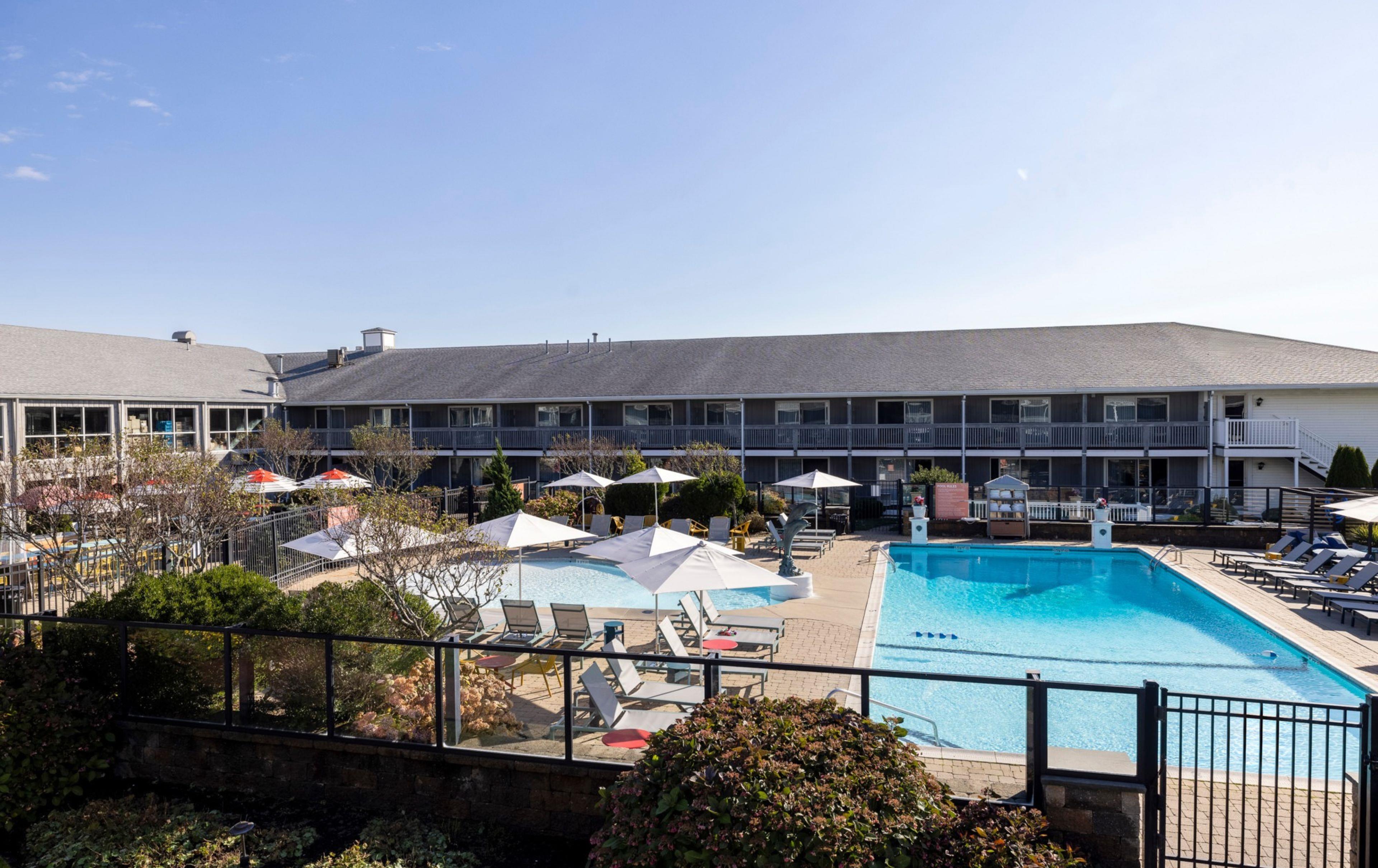 Outdoor Pool | Red Jacket Beach Resort