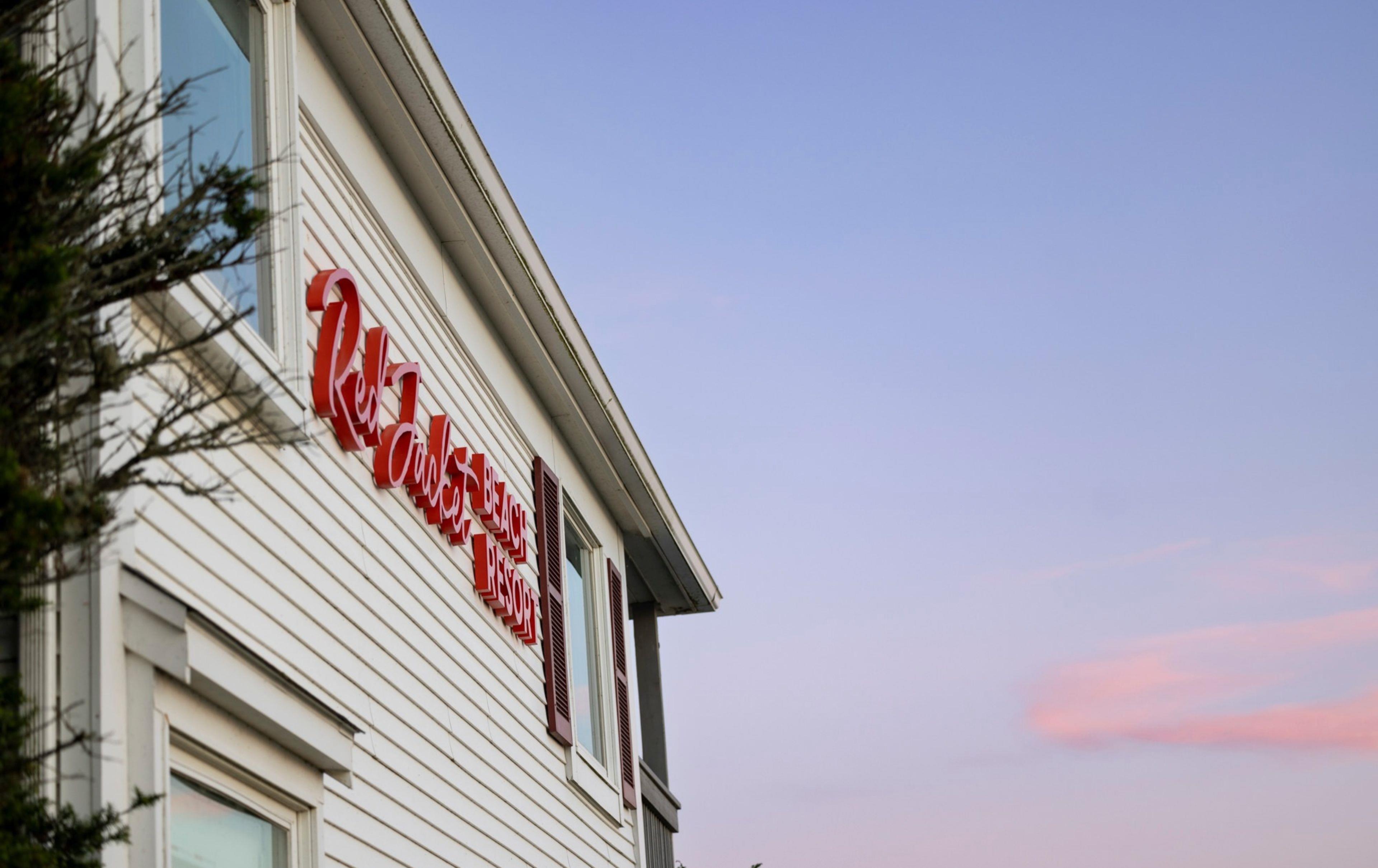 Resort Building Exteriors | Red Jacket Beach Resort