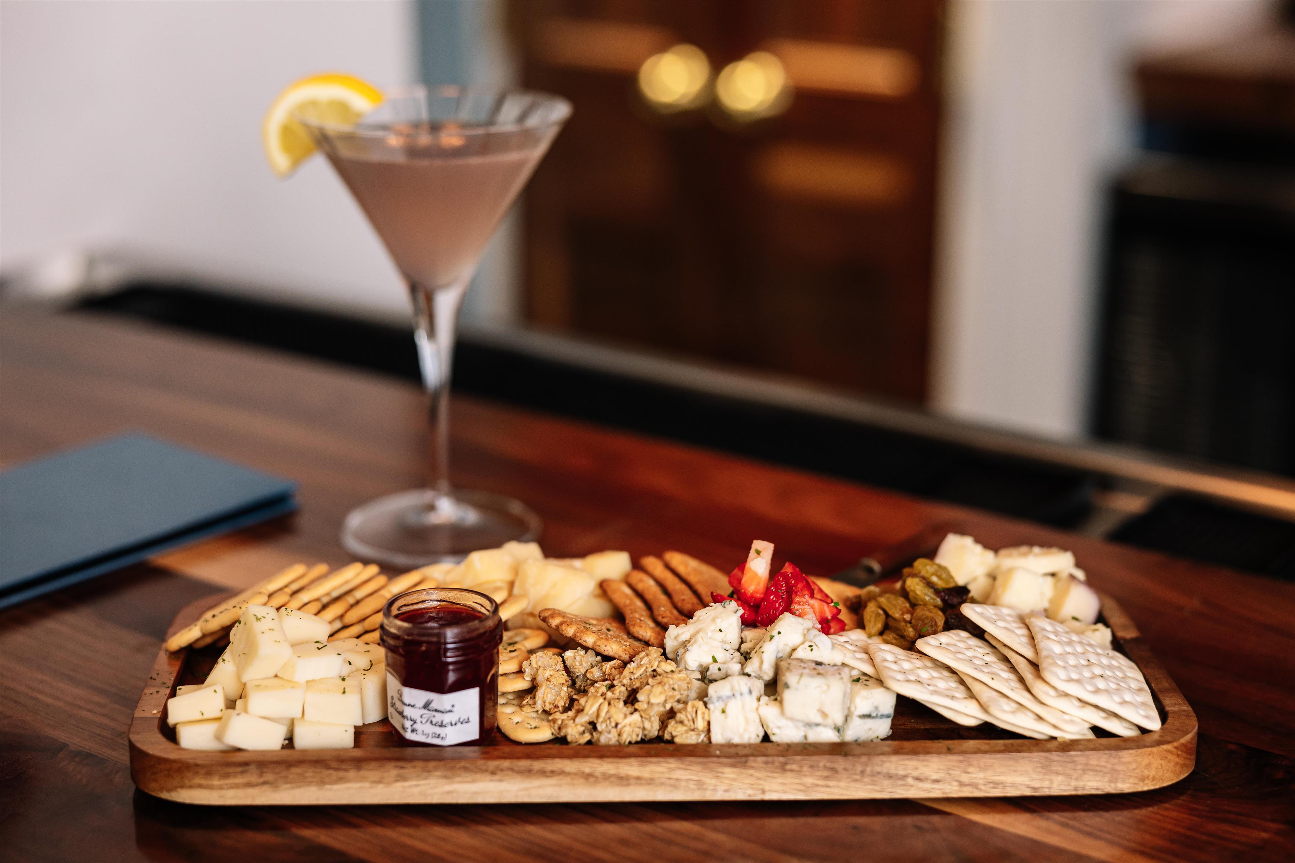 Lobby Bar | The Bellmoor Inn & Spa