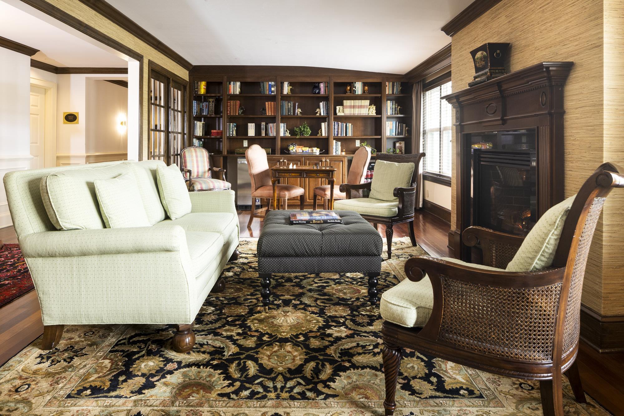 Club Level Library | The Bellmoor Inn & Spa