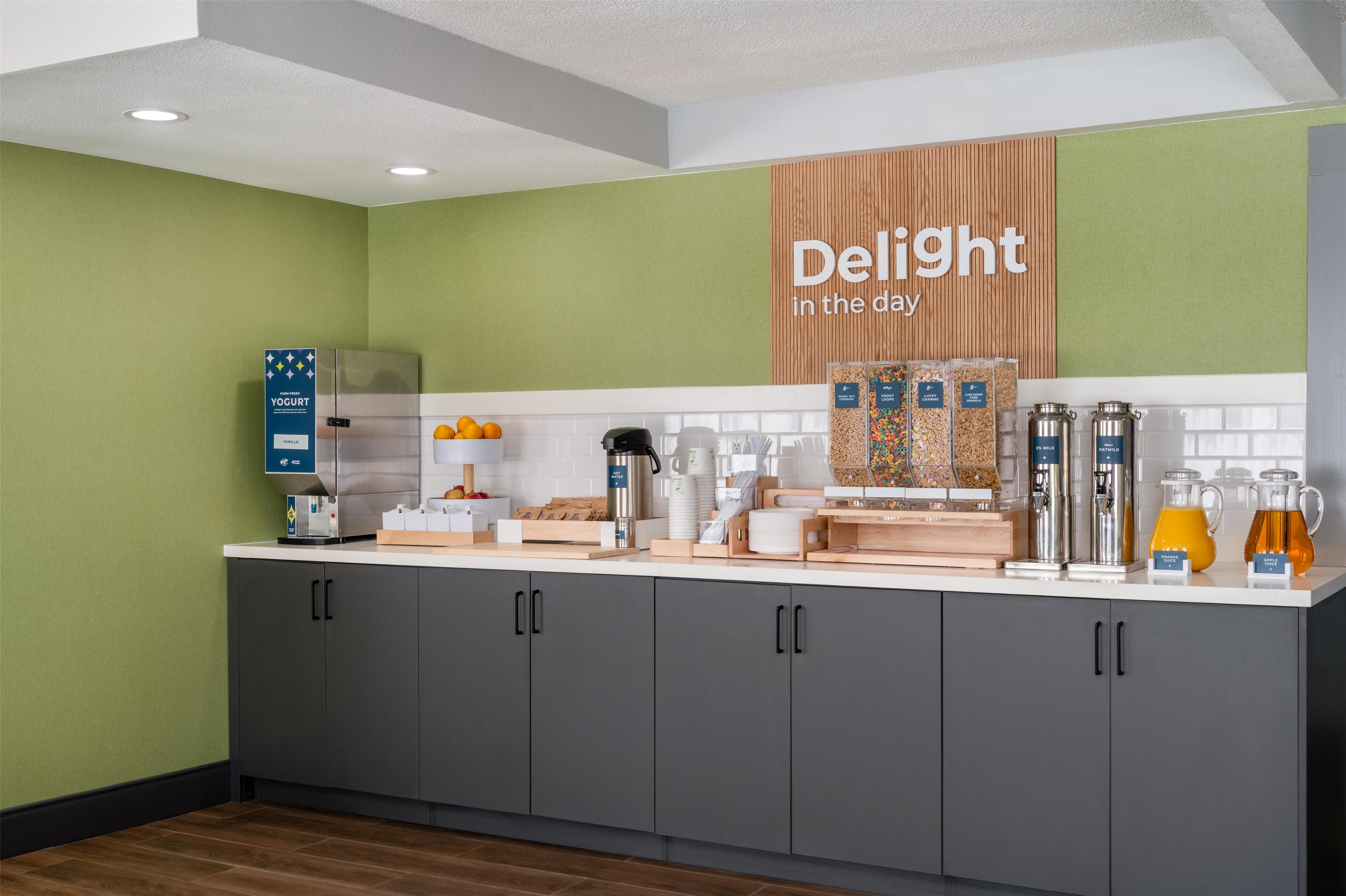 Breakfast Area | Spark by Hilton Watertown