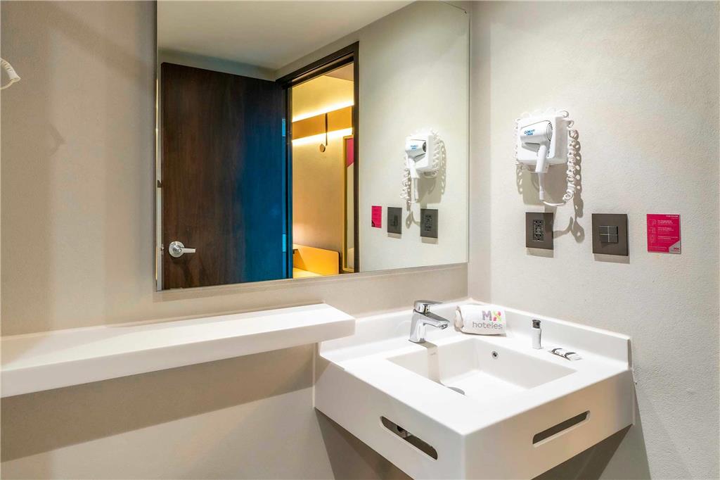 MX MAS CUAUTITLAN IZCALLI TRADEMARK-guestroom-Guest Room,Bathroom,On-Site.jpg
