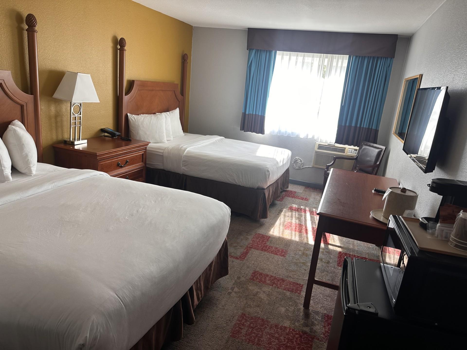 2 Queen Beds image