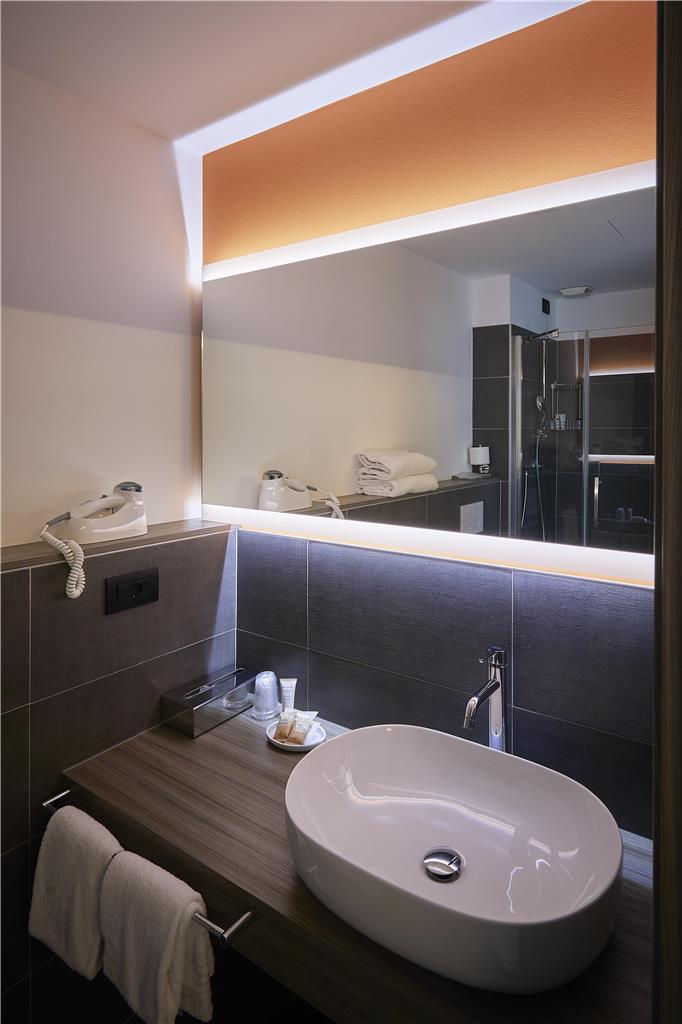 THE ARIES - GRAND BOUTIQUE HOTEL-guestroom-Guest Room,Bathroom,On-Site.jpg