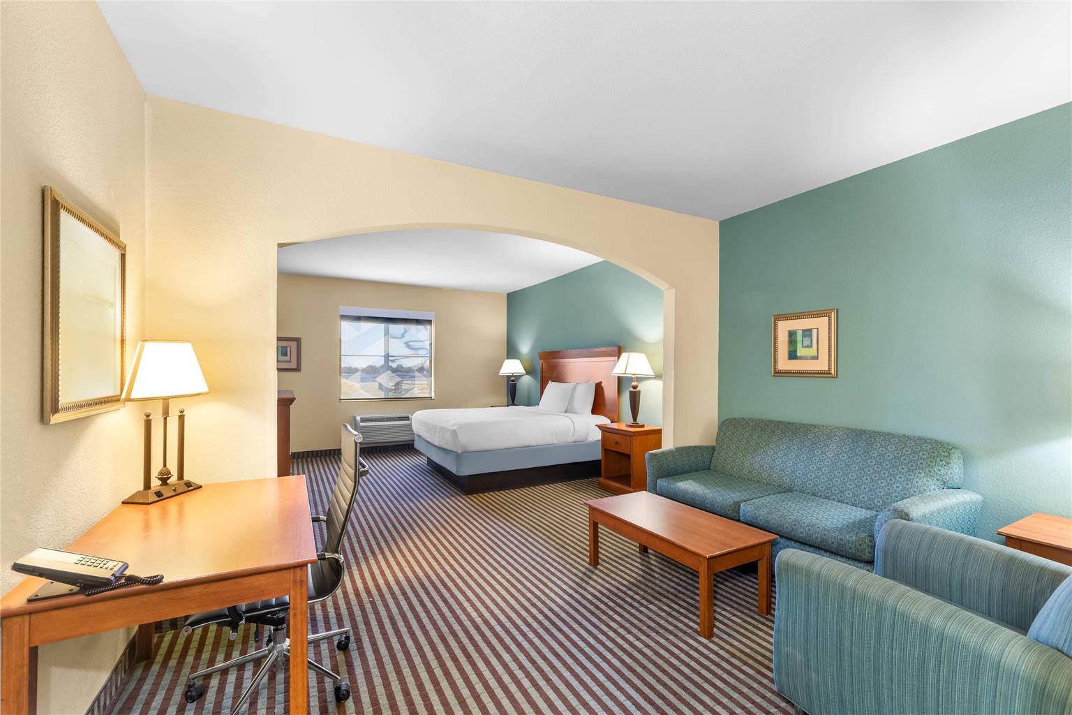 QUALITY INN AND SUITES - MARLIN-guestroom-Guest Room,On-Site.jpg