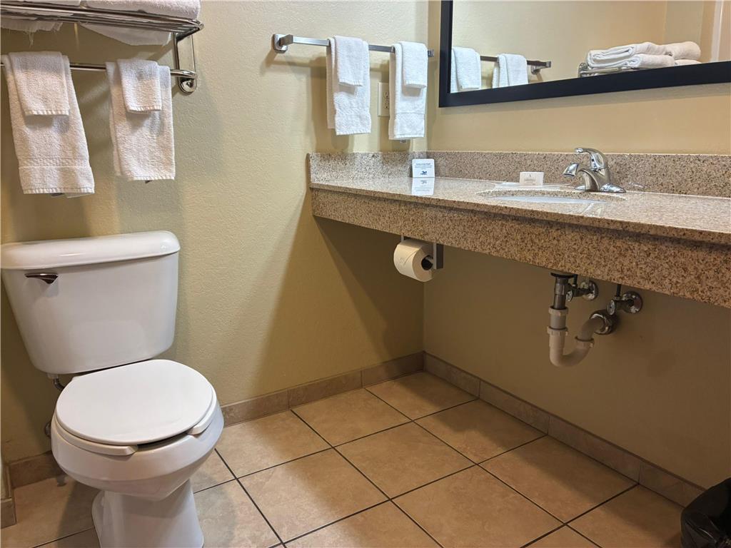 SureStay by Best Western Salem-guestroom-Guest Room,Bathroom,On-Site.jpg