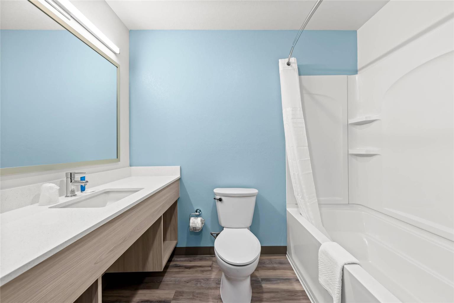 WOODSPRING SUITES OAK RIDGE KNOXVIL-guestroom-Guest Room,Bathroom,On-Site.jpg