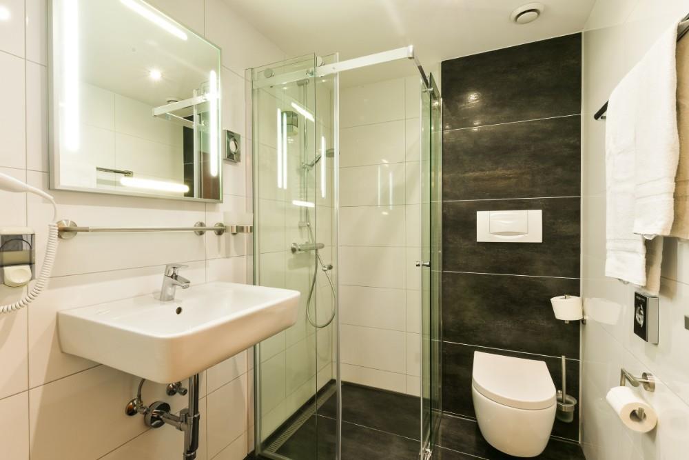 CITY HOTEL HEILBRONN-guestroom-Guest Room,Bathroom,On-Site.jpg