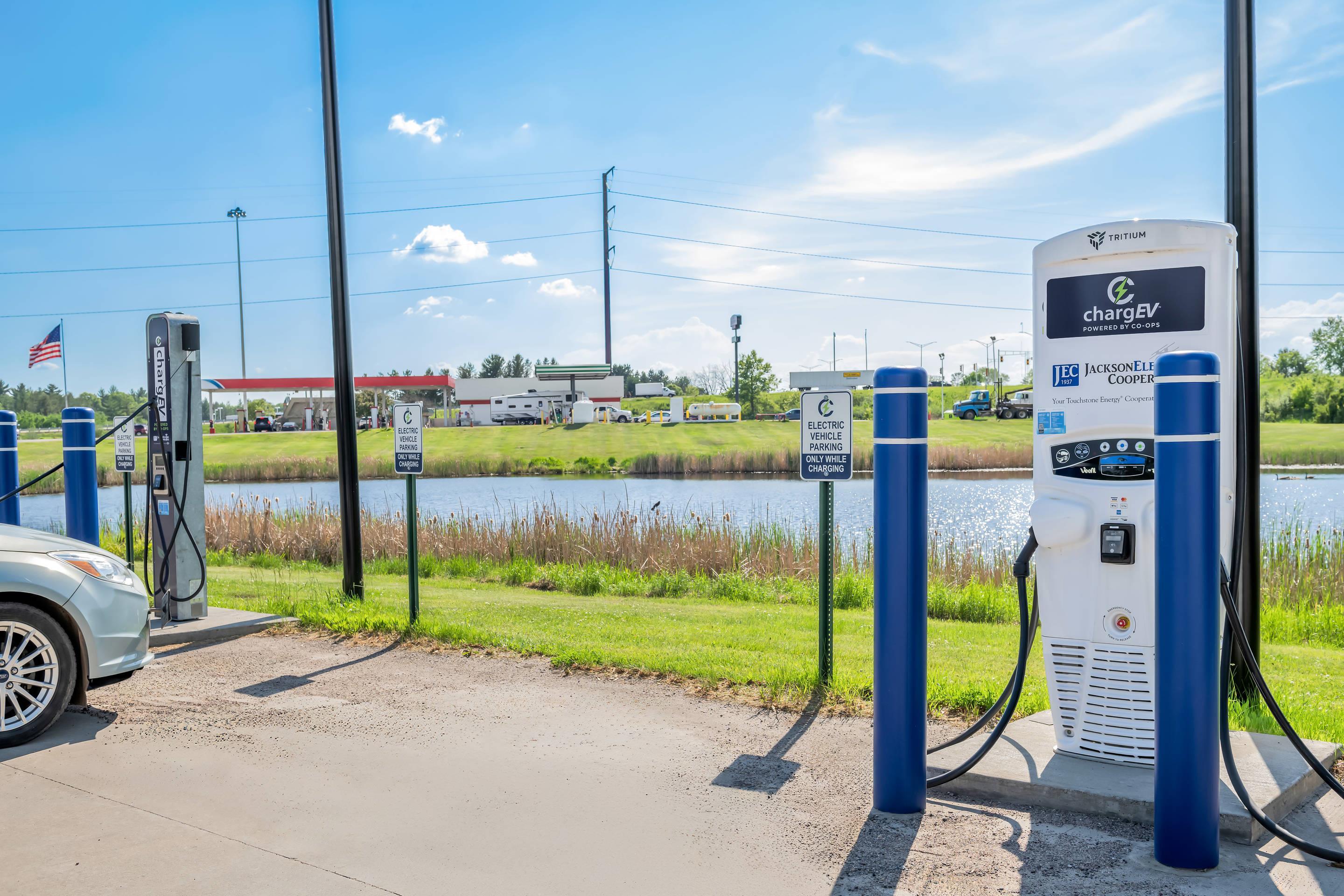 Electric vehicle charging station