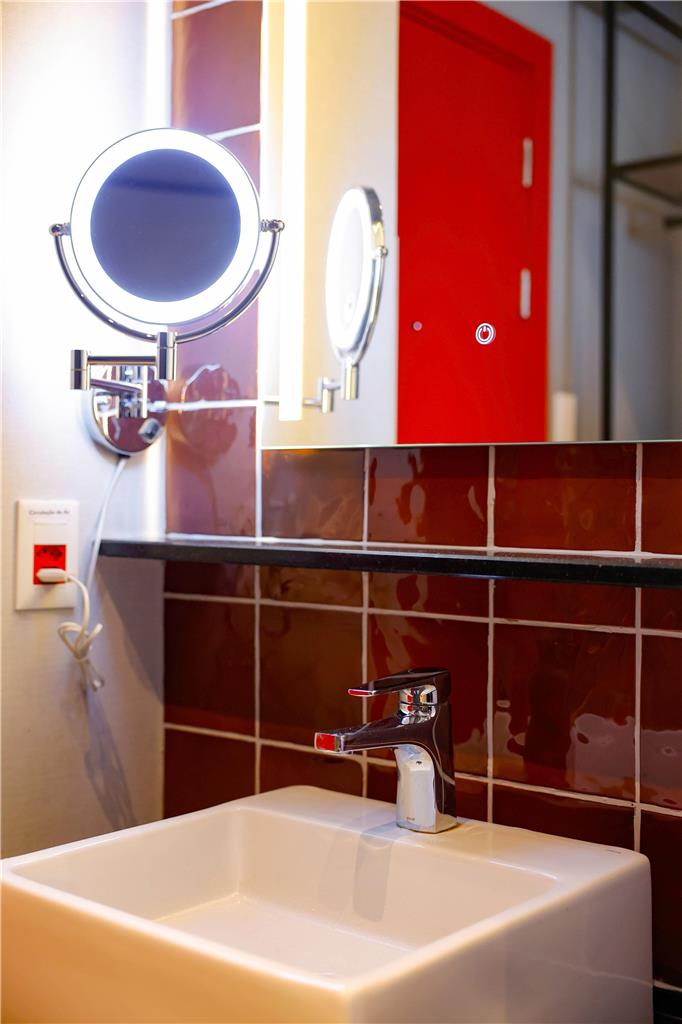 RADISSON RED IBIRAPUERA-guestroom-Guest Room,Bathroom,On-Site.jpg