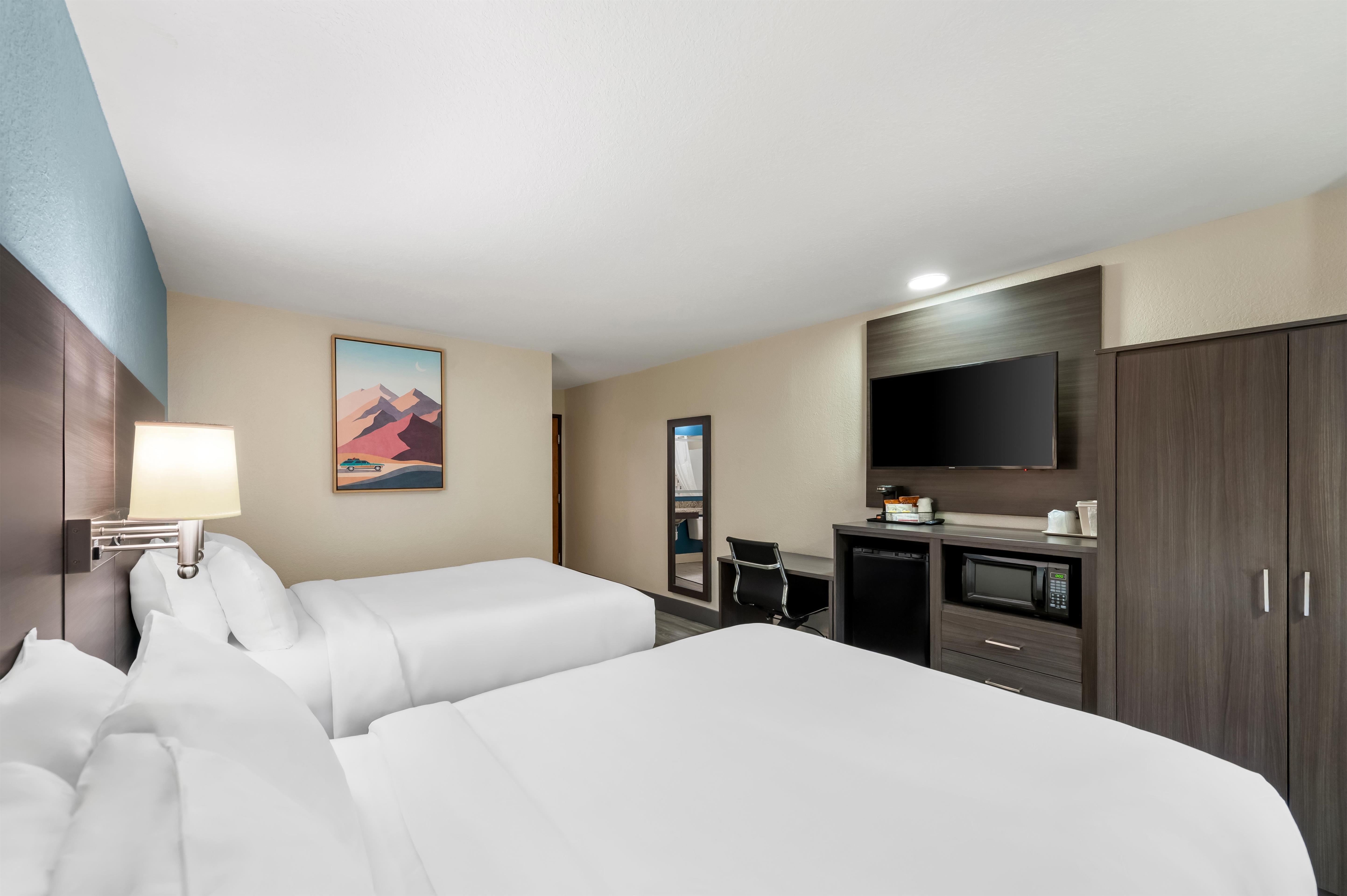 2 Queen Beds image