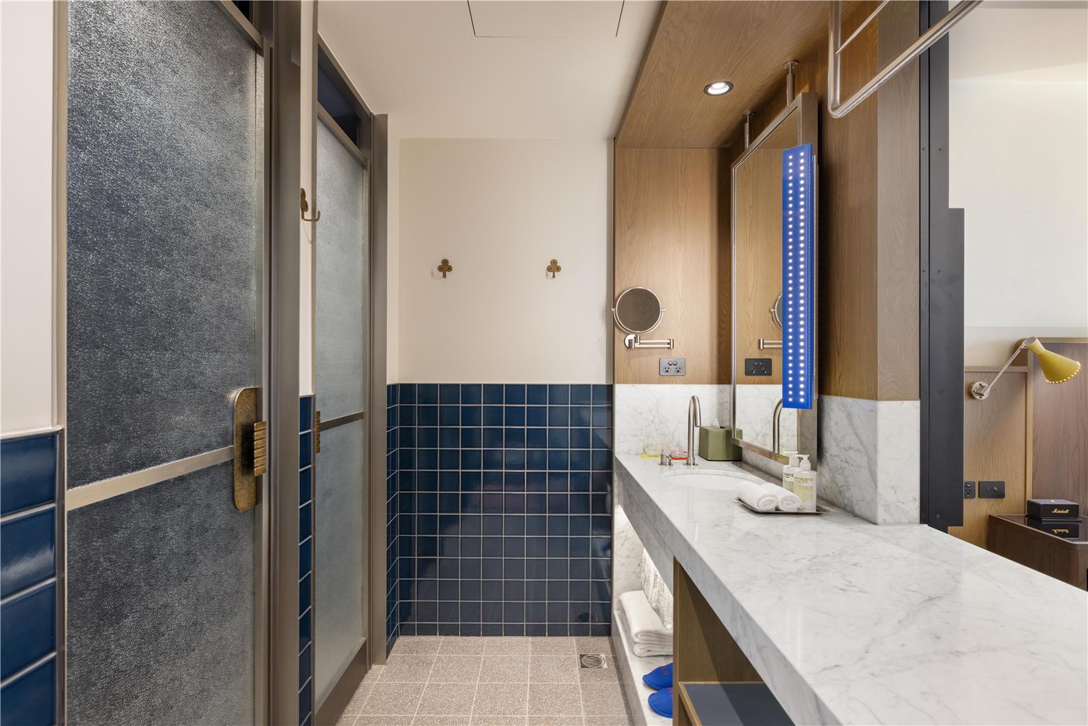Hannah St Hotel Melbourne-guestroom-Guest Room,Bathroom,On-Site.jpg