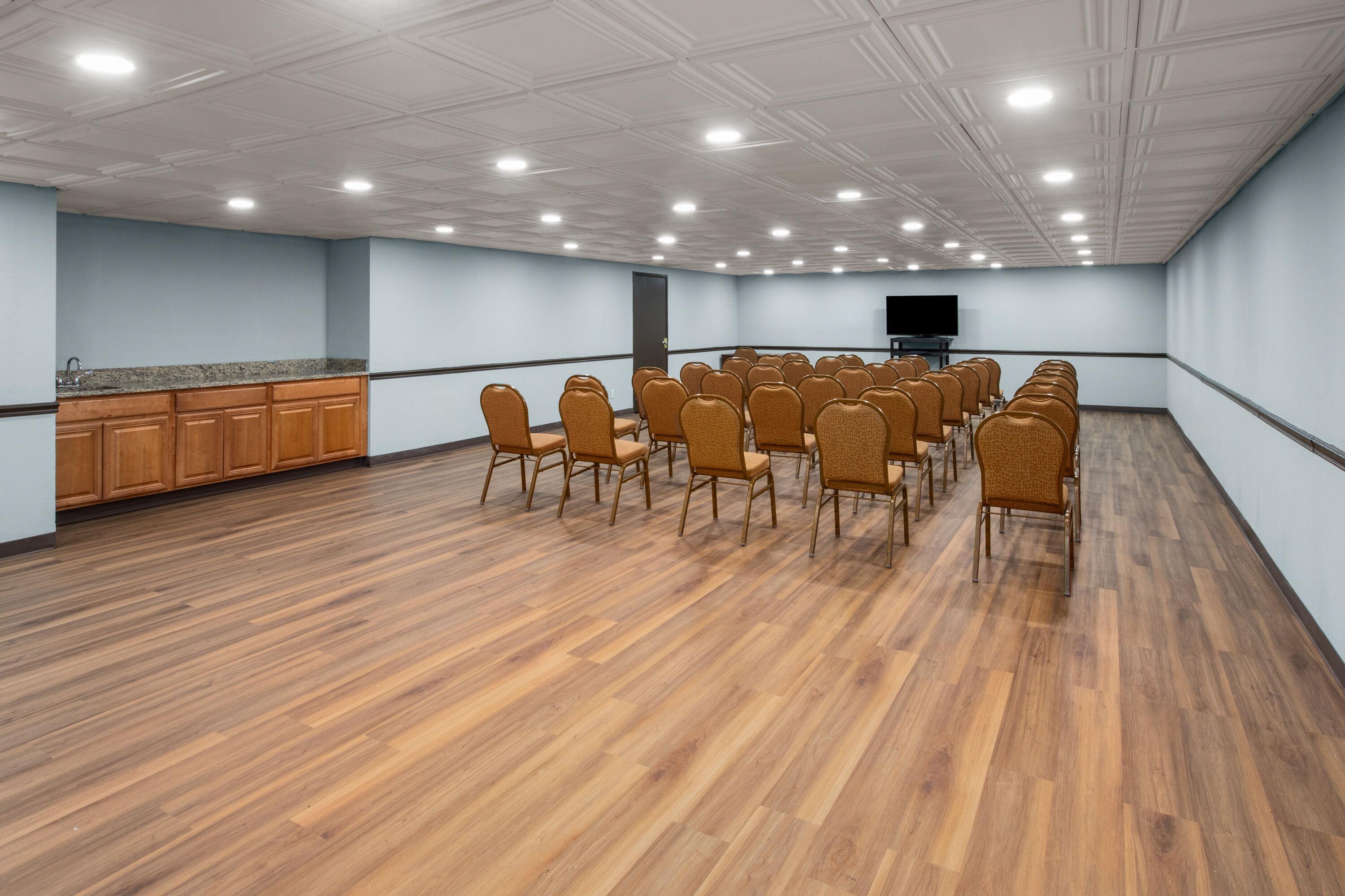 Meeting Room | Wingate by Wyndham Livonia
